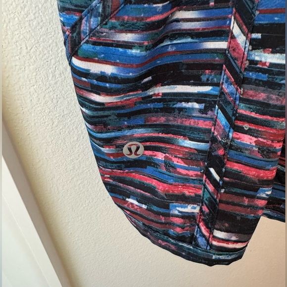 • Lululemon • NWOT Women’s 4” tracker short size 6 - Picture 5 of 12